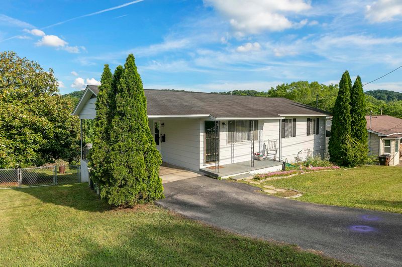 111 Lancaster Rd, Oak Ridge, TN 37830