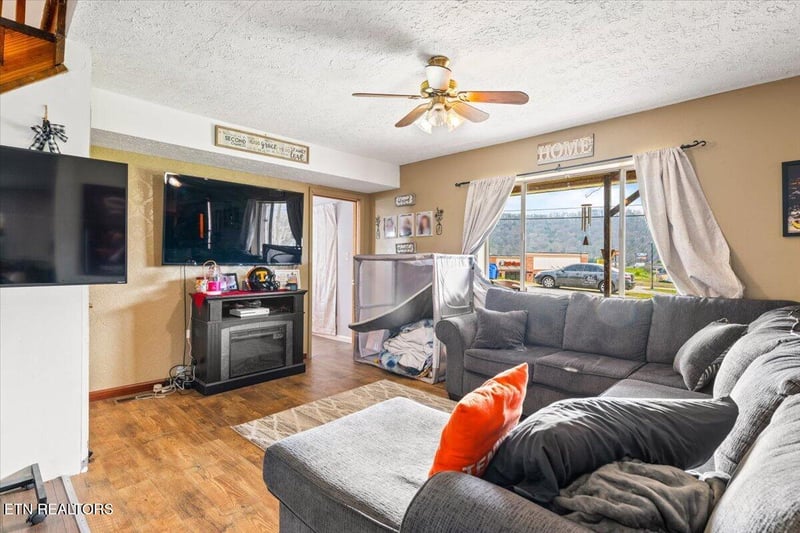 111 Longfield Rd, Rocky Top, TN 37769