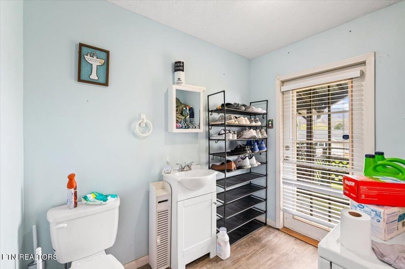 111 Longfield Rd, Rocky Top, TN 37769