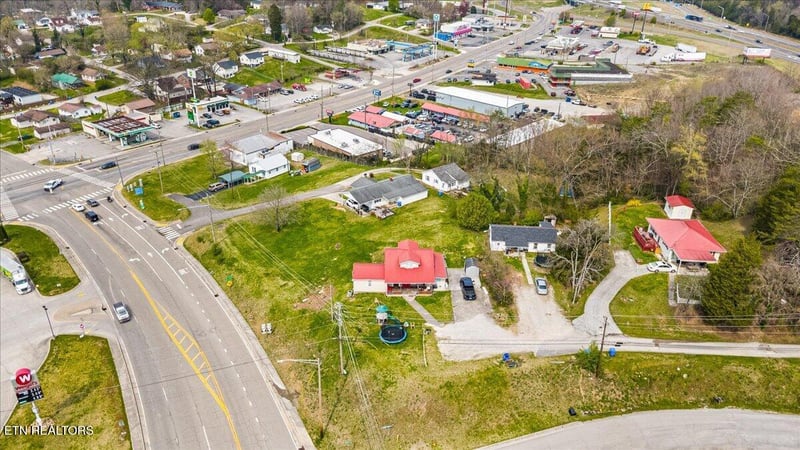 111 Longfield Rd, Rocky Top, TN 37769