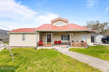 111 Longfield Rd, Rocky Top, TN 37769