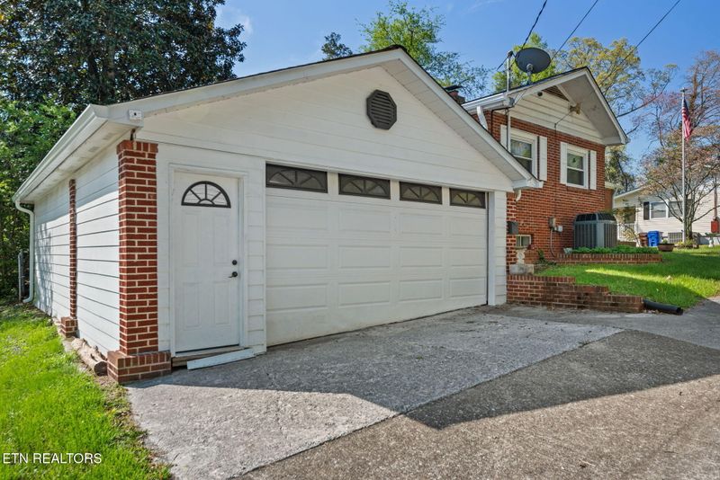 111 Malvern Rd, Oak Ridge, TN 37830
