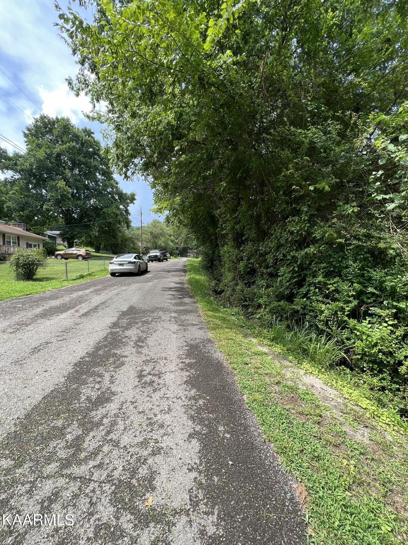 111 Maple Ln, Powell, TN 37849
