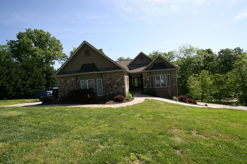 111 Masthead Dr, Clinton, TN 37716