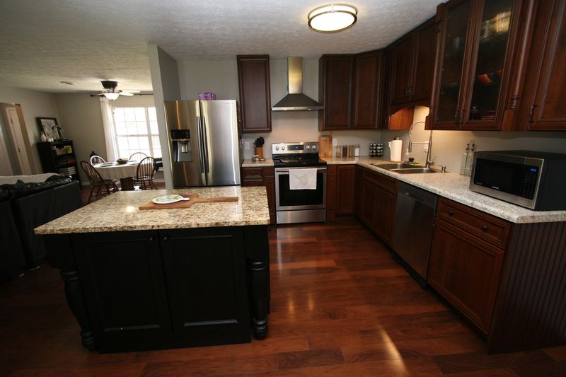 111 Meadowlark Dr, Harriman, TN 37748
