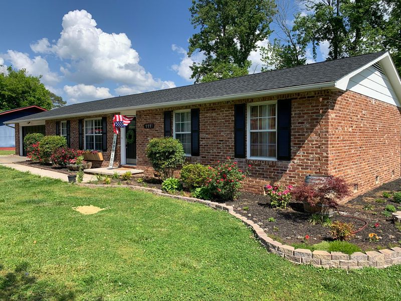 111 Meadowlark Dr, Harriman, TN 37748