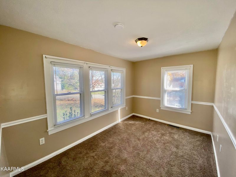 111 N 7th St, Lafollette, TN 37766