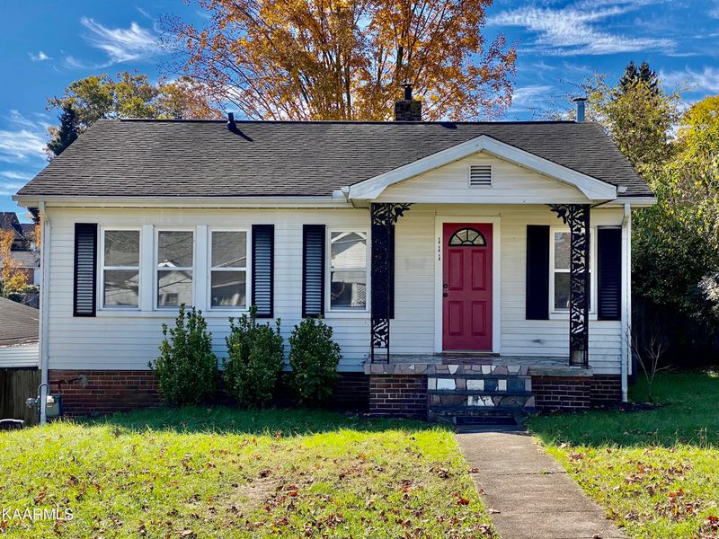 111 N 7th St, Lafollette, TN 37766