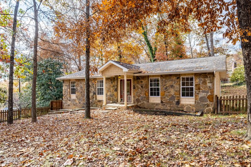 111 Netherlands Rd, Oak Ridge, TN 37830