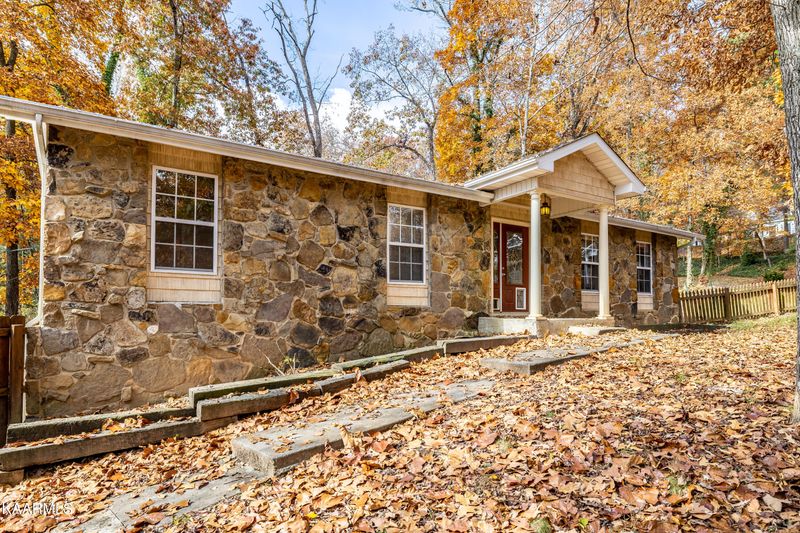 111 Netherlands Rd, Oak Ridge, TN 37830