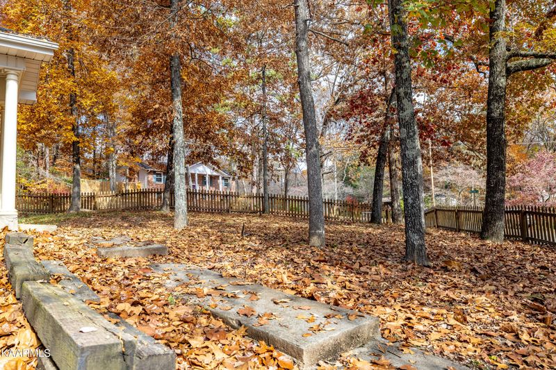 111 Netherlands Rd, Oak Ridge, TN 37830