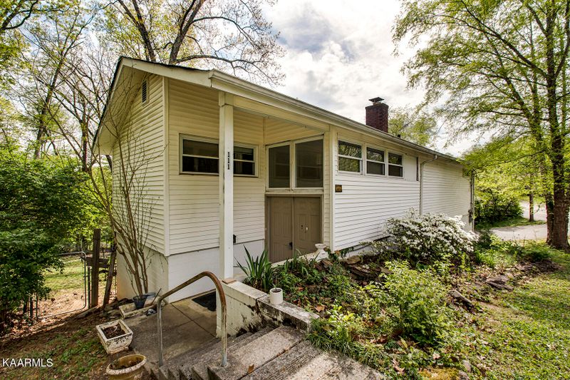 111 Norton Rd, Oak Ridge, TN 37830