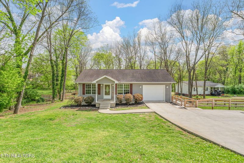 111 Oak St, Athens, TN 37303