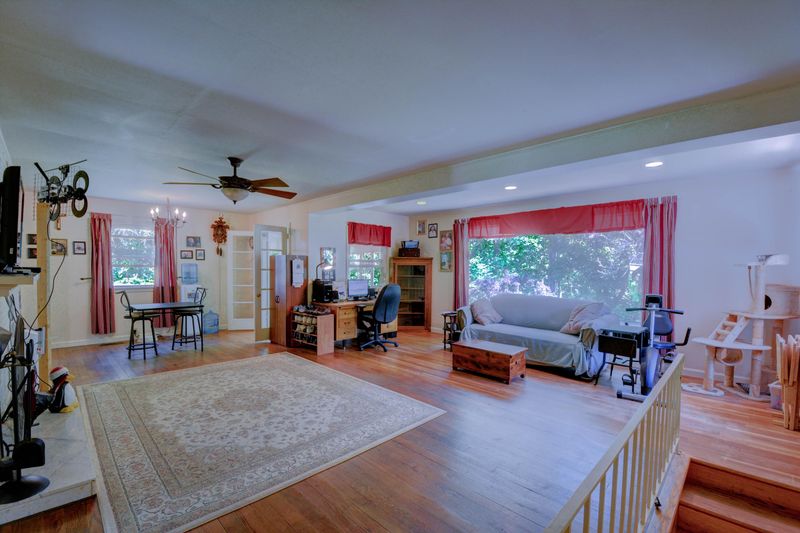 111 Ogontz Ln, Oak Ridge, TN 37830