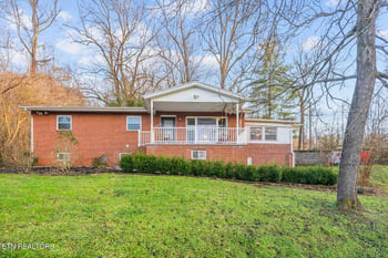111 Old Evacuation Ln, Oliver Springs, TN 37840