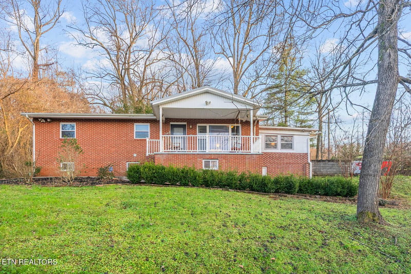 111 Old Evacuation Ln, Oliver Springs, TN 37840