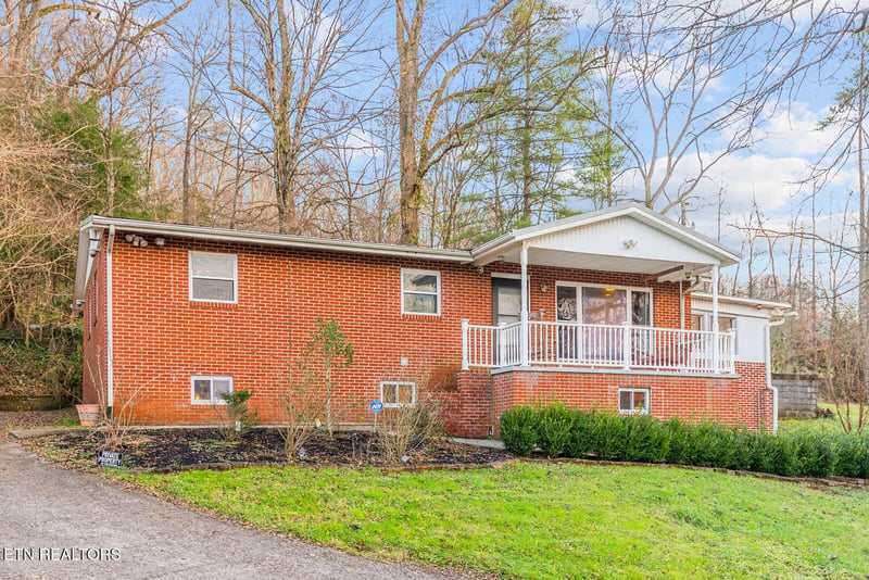 111 Old Evacuation Ln, Oliver Springs, TN 37840