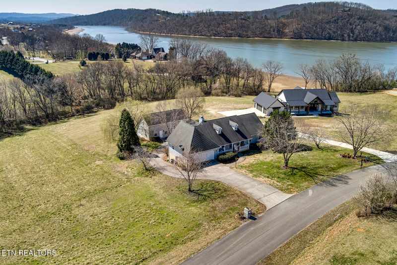 111 Osprey Pointe, Kingston, TN 37763