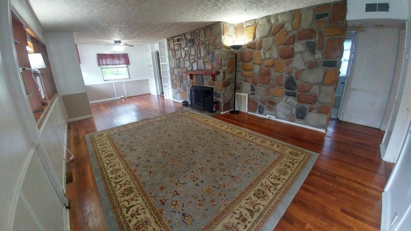 111 Outer Dr, Oak Ridge, TN 37830