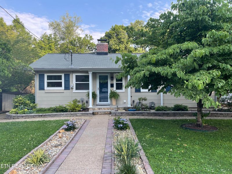 111 Pallas Rd, Oak Ridge, TN 37830