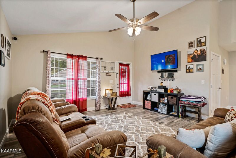 111 Panther Valley Rd, Crossville, TN 38555