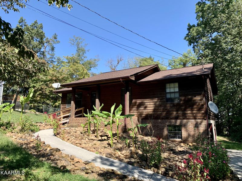 111 Partridge Pl, Clinton, TN 37716