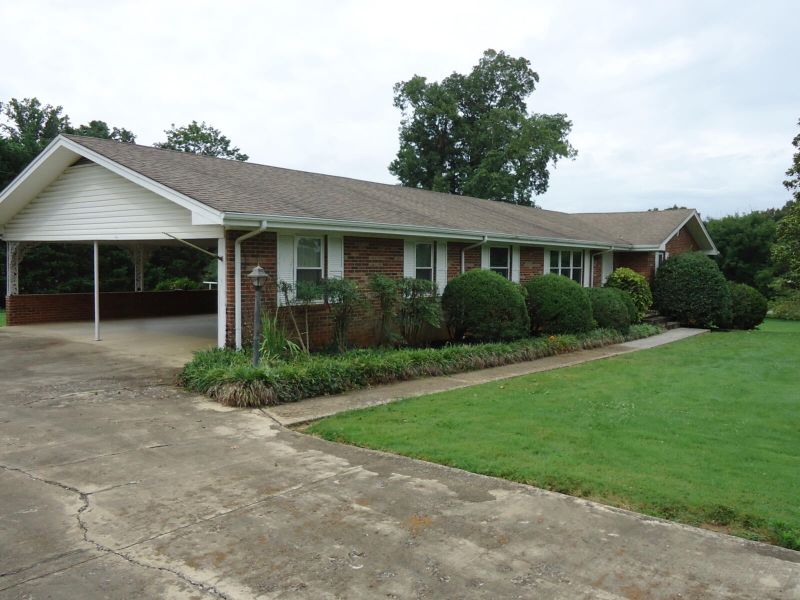 111 Philpott Dr, Madisonville, TN 37354