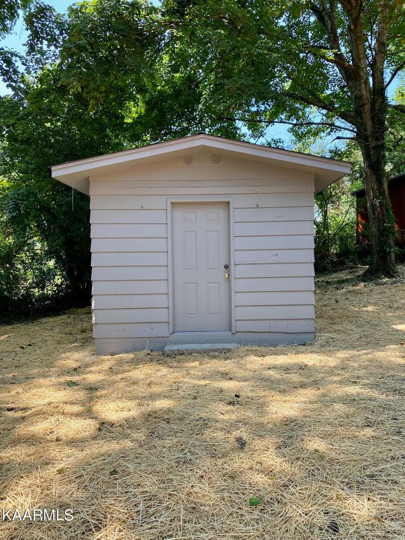 111 Porter Rd, Oak Ridge, TN 37830