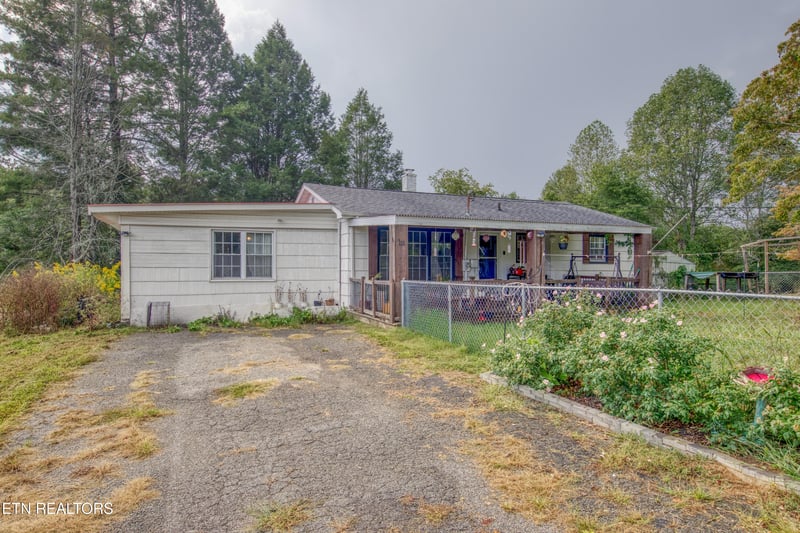 111 Raymond Bingham Rd, Oakdale, TN 37829