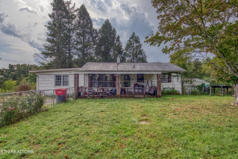 111 Raymond Bingham Rd, Oakdale, TN 37829