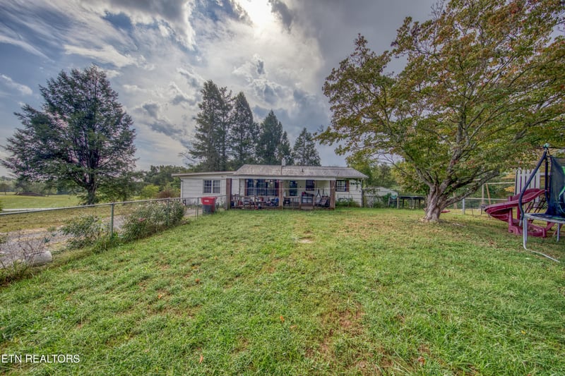 111 Raymond Bingham Rd, Oakdale, TN 37829