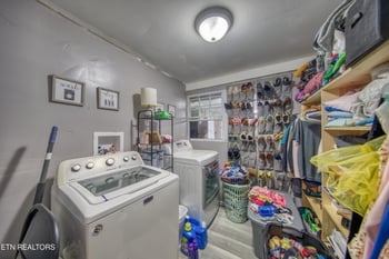 111 Raymond Bingham Rd, Oakdale, TN 37829