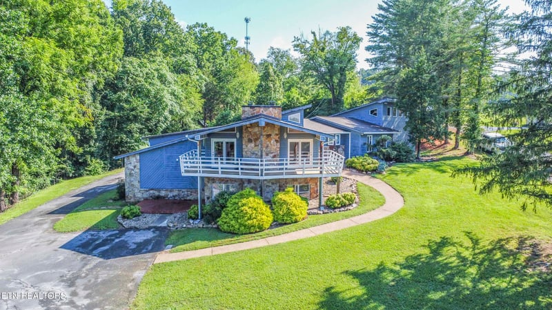 111 Rogers Ln, Lafollette, TN 37766