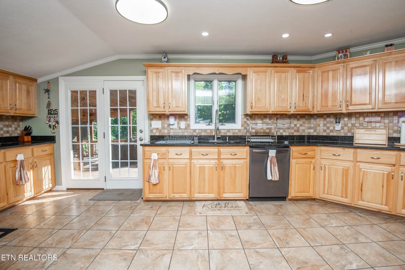 111 Rogers Ln, Lafollette, TN 37766