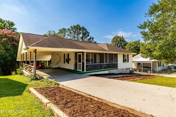 111 Sanford Ln, Oak Ridge, TN 37830