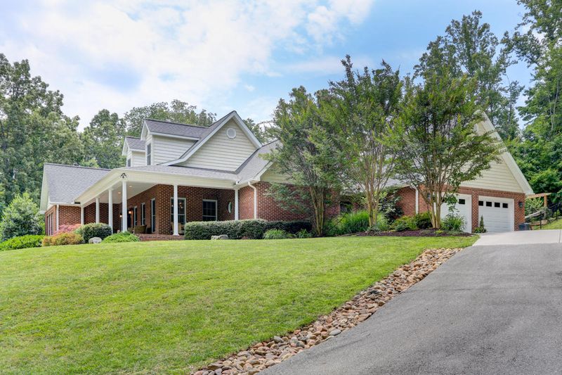 111 Sheffield Dr, Clinton, TN 37716