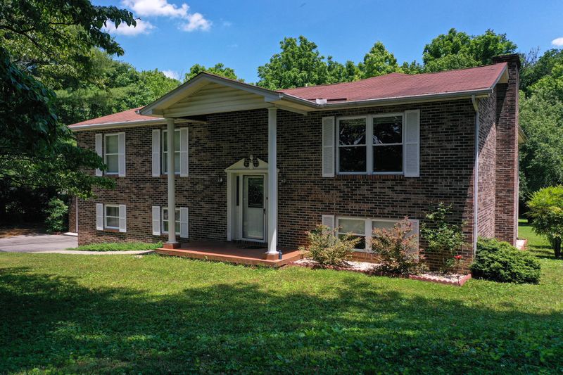 111 Stair Ln, Clinton, TN 37716