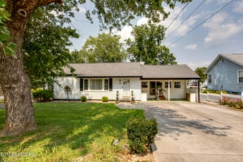 111 Sunset Dr, Harriman, TN 37748