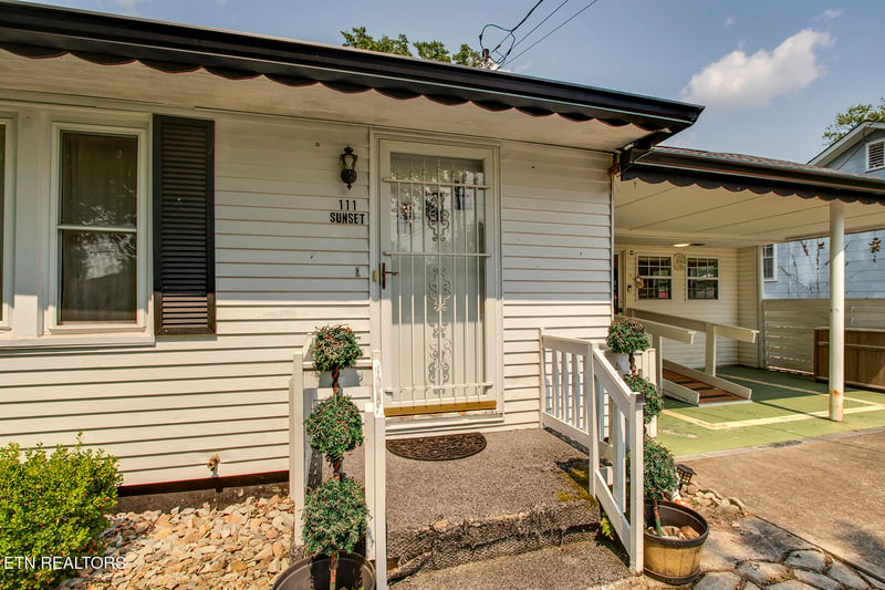 111 Sunset Dr, Harriman, TN 37748