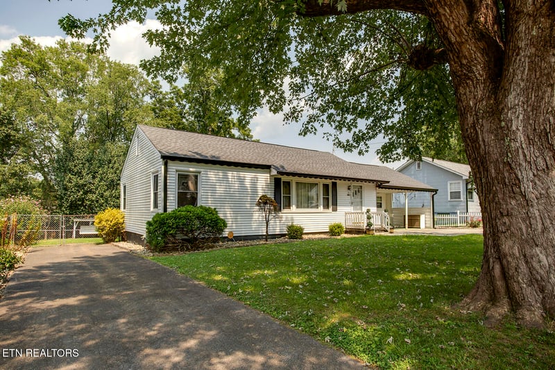 111 Sunset Dr, Harriman, TN 37748