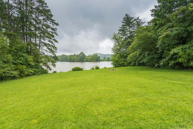 111 Tanglewood Rd, Harriman, TN 37748