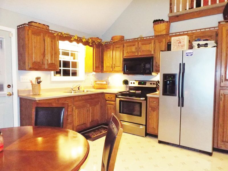 111 Tara View Ln, Jacksboro, TN 37757