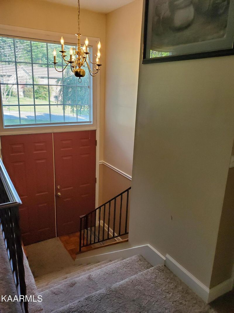 111 Tidewater Ln, Oak Ridge, TN 37830