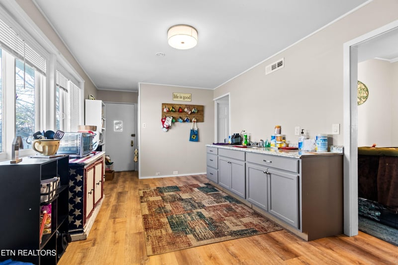 111 Vienna Rd, Oak Ridge, TN 37830