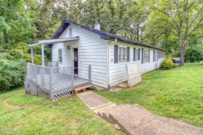 111 W Holston Ln, Oak Ridge, TN 37830