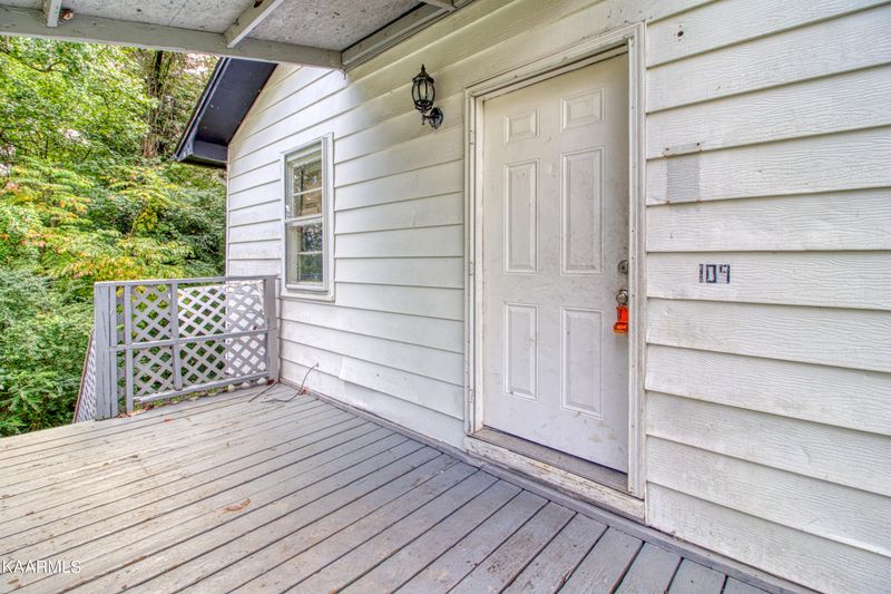 111 W Holston Ln, Oak Ridge, TN 37830