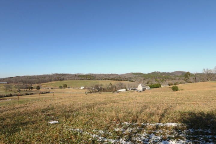 111 W Jonathan Dr, Madisonville, TN 37354