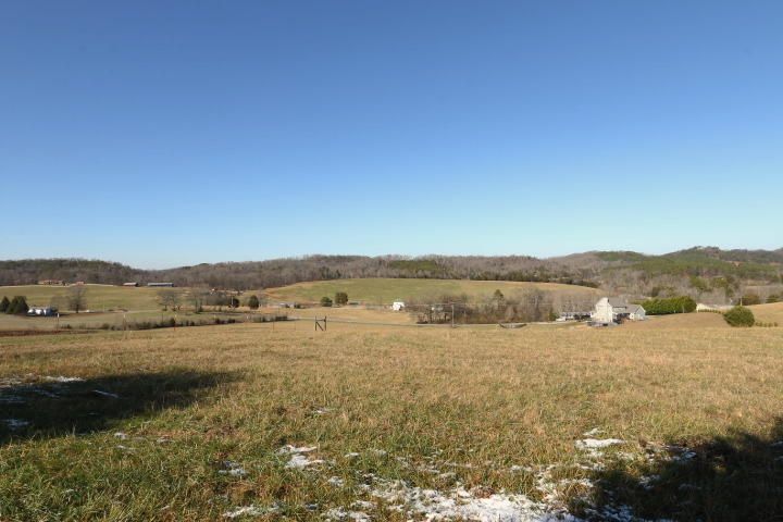 111 W Jonathan Dr, Madisonville, TN 37354