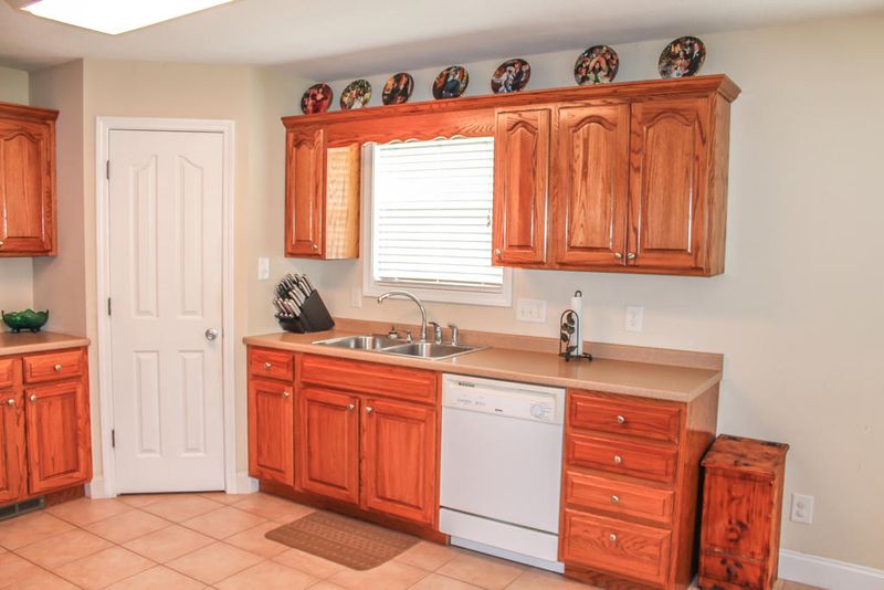 111 W Mountain View Rd, Corryton, TN 37721