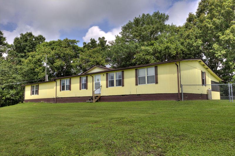 111 W River Rd, Loudon, TN 37774